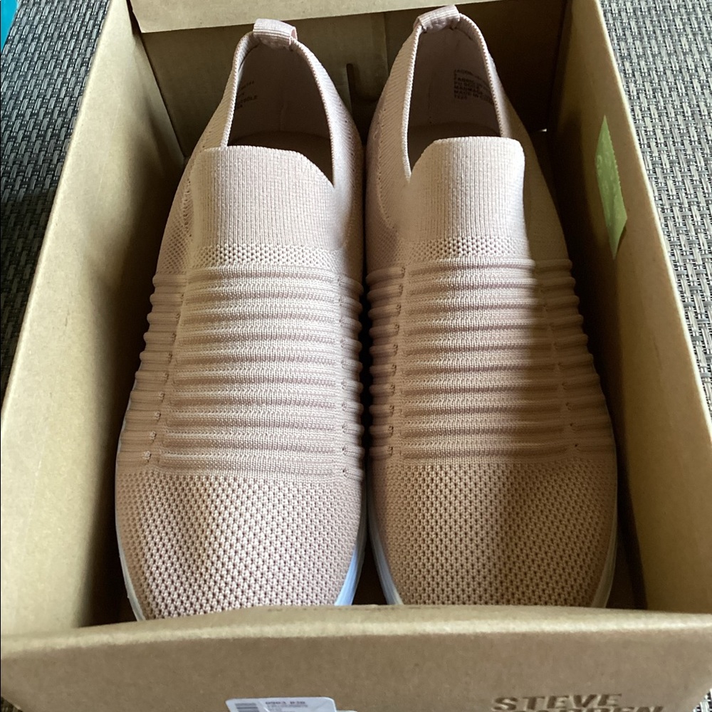 Steve Madden Ladies Shoes-size 9 blush pink